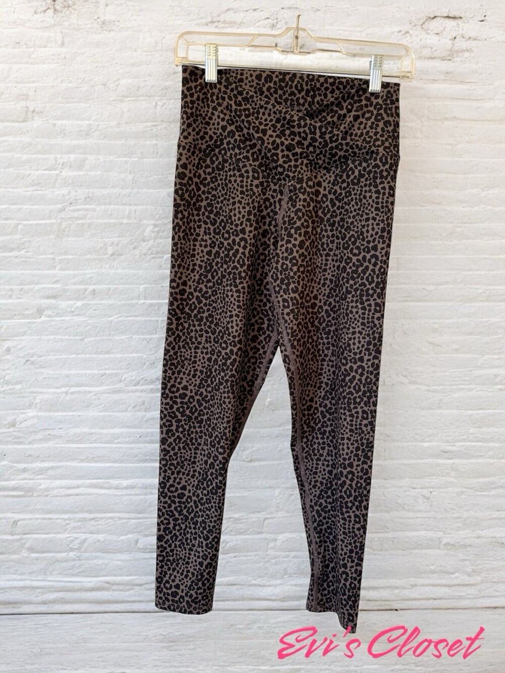 Evolution & Creation Women’s Leggings Size M Cheetah Animal Print Cropped